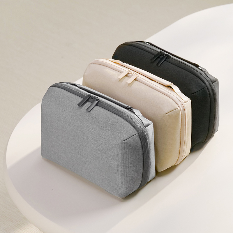 Tech Accessories Travel Case - Kotak Penyimpanan Elektronik Tahan Air, Tas