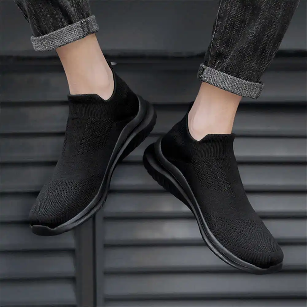 Tech Accessories Ideas - Sepatu olahraga pria, krem lembut baru