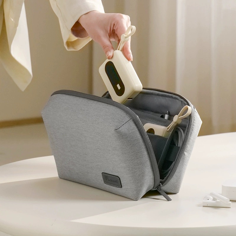 Tech Accessories Travel Case - Tas Organizer Elektronik untuk Perjalanan, Tas