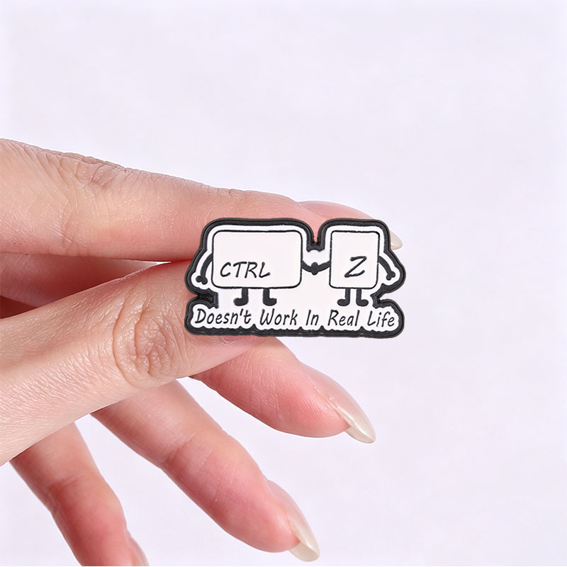 Pin Enamel Meme Teknologi Lucu - Tech Accessories For Work ulasan dan harga